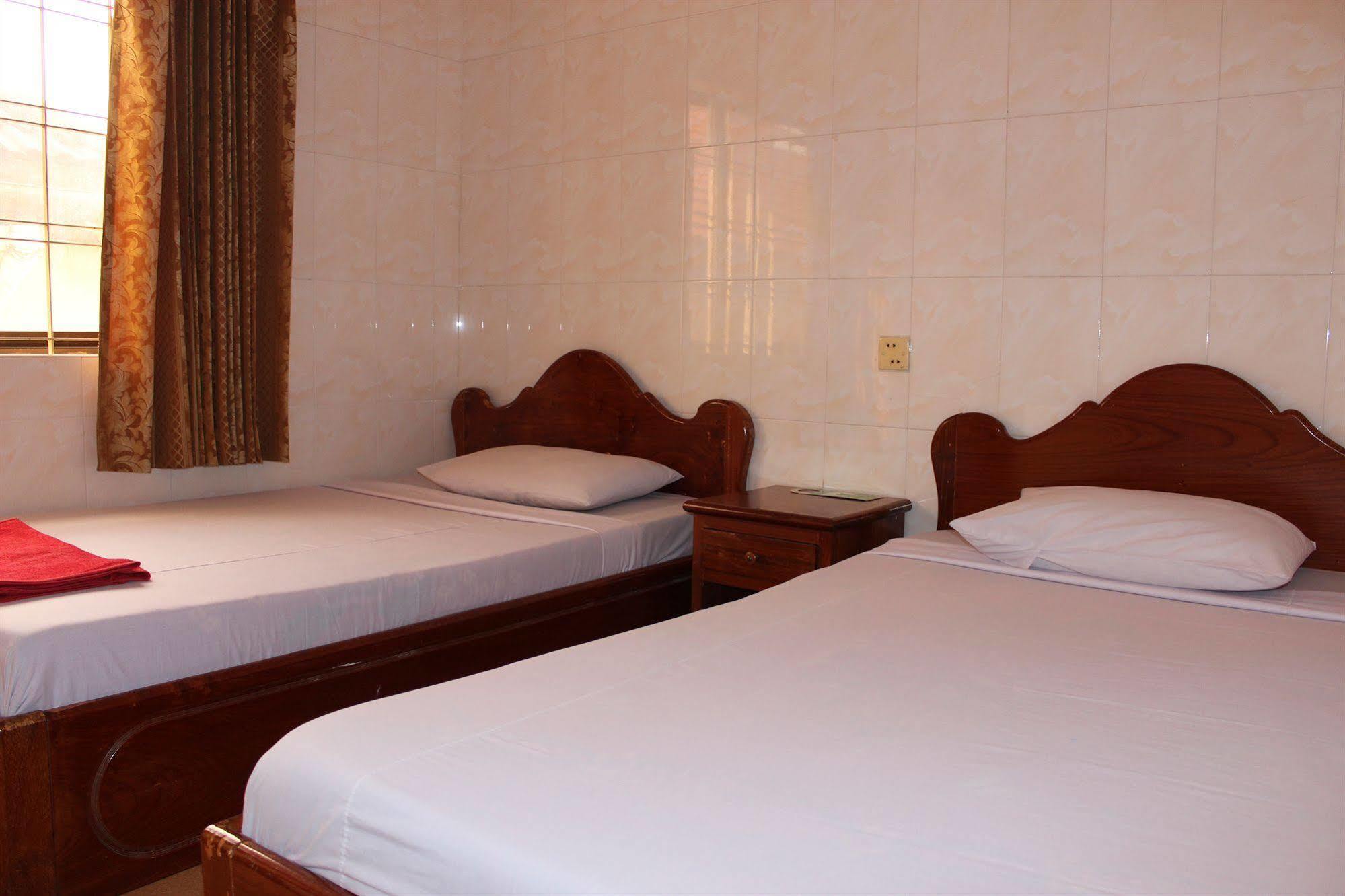 Lucky 1 Guesthouse Phnom Penh Exterior photo