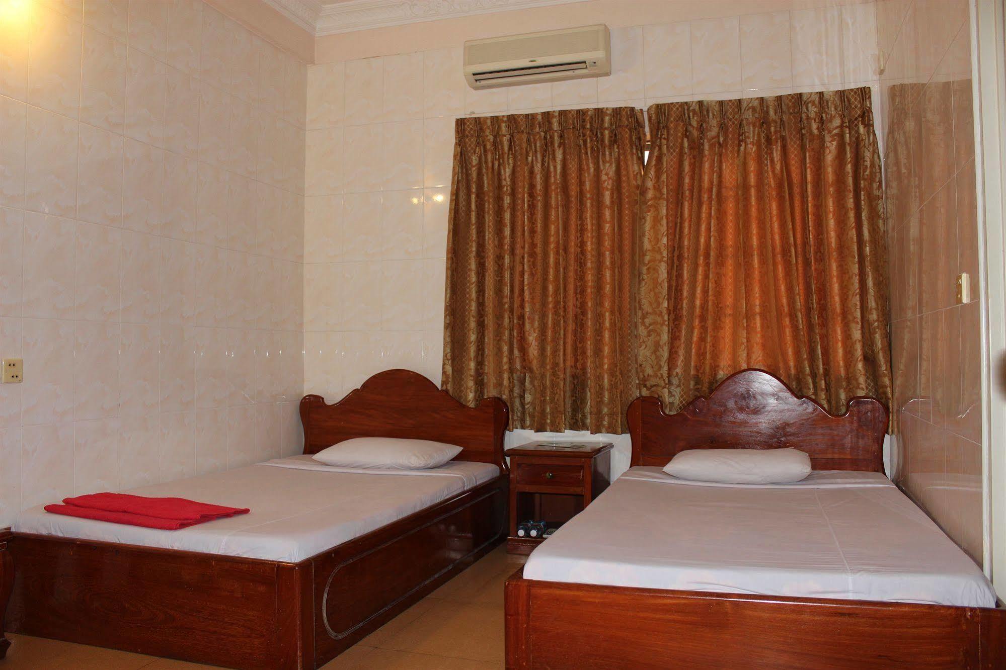 Lucky 1 Guesthouse Phnom Penh Exterior photo