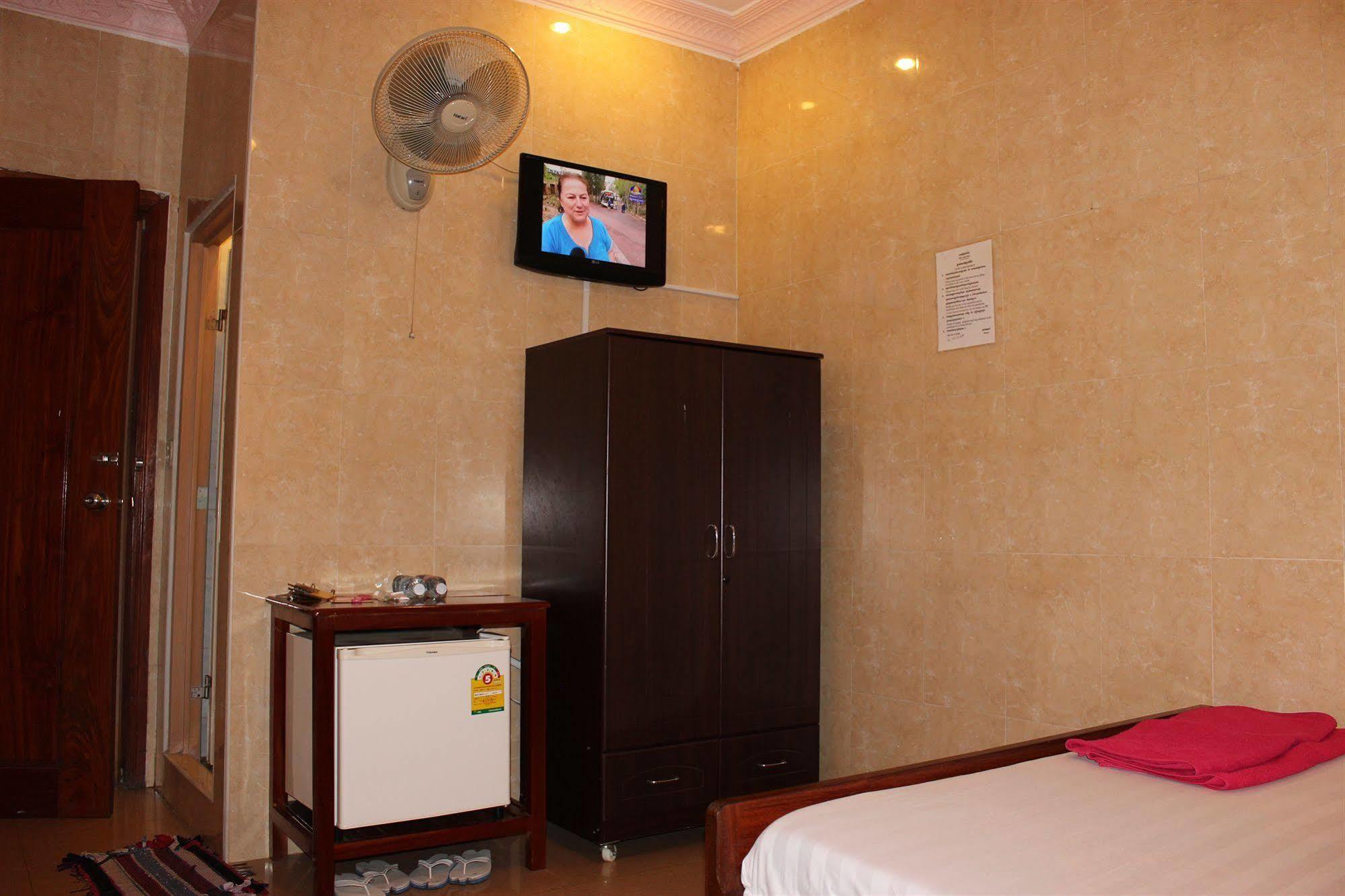 Lucky 1 Guesthouse Phnom Penh Exterior photo
