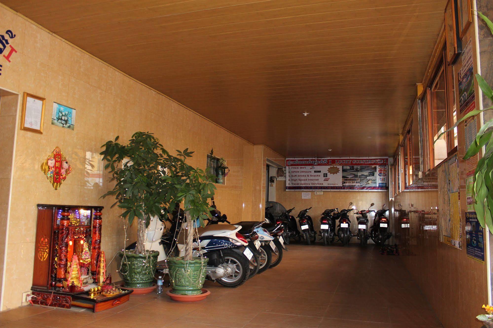 Lucky 1 Guesthouse Phnom Penh Exterior photo